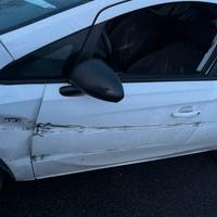 Opel corsa 2015 incidentata