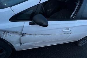 Opel corsa 2015 incidentata