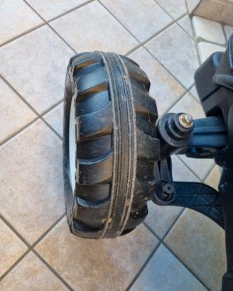 trattore a pedali con rimorchio usato raramente 