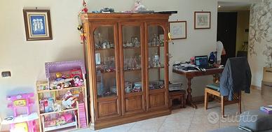 Credenza con vetrina in legno massello