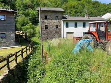 CASA SEMINDIPENDENTE A REZZOAGLIO
