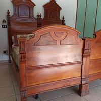 Letto matrimoniale in legno massello stile antico