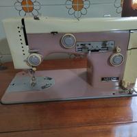 Macchina da cucire Necchi vintage 