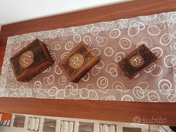 Cofanetti in legno con intarsi floreali