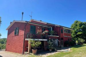 Rustico / Casale di 437 m² con più di 5 locali e b