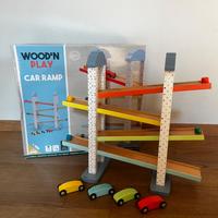 Pista con rampe in legno Wood’n Play +4 macchinine