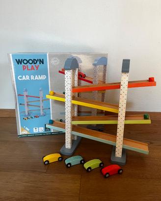 Pista con rampe in legno Wood’n Play +4 macchinine
