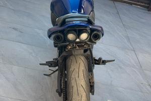 motocicletta 600 suzuki