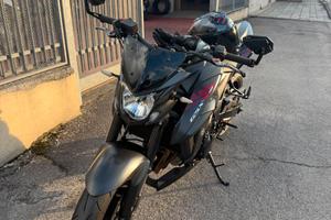 Suzuki - GSX S 750