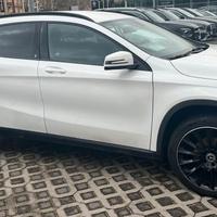 MERCEDES GLA 200 SPORT