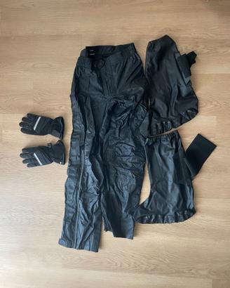 Set guanti pantaloni copri scarpe antipioggia Bmw