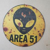 TARGA DECORATIVA IN METALLO AREA 51