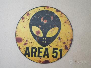 TARGA DECORATIVA IN METALLO AREA 51