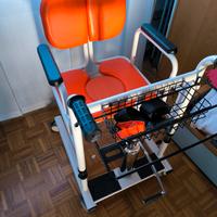 Sedia per disabili regolabile 