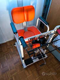 Sedia per disabili regolabile 