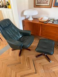 Poltrona girevole con ottomano in pelle verde