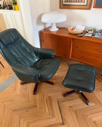 Poltrona girevole con ottomano in pelle verde
