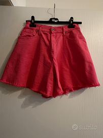 Pantaloncini corti ampi