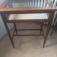 tavolino vetrato in arte povera