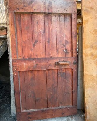 Porta in legno di larice per cantina