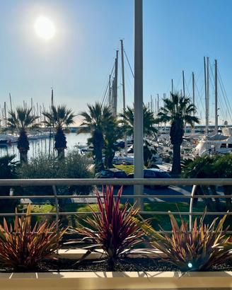 Fronte mare terrazza panoramica piscine box e bike