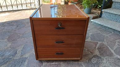 Cassettiera anni 70 con serratura  ruote