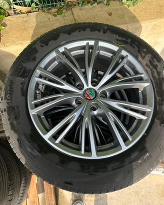 Cerchi 18’ più tappezzeria Alfa Romeo Stelvio