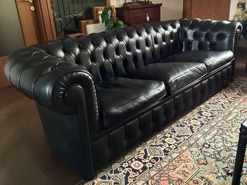 Divano tipo Chesterfield 3/4 posti vera pelle nera