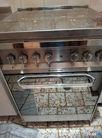 Cucina a gas con forno elettrico ARISTON