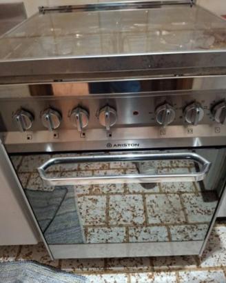 Cucina a gas con forno elettrico ARISTON