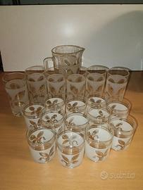 Set di bicchieri con disegno a foglia