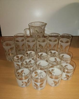 Set di bicchieri con disegno a foglia
