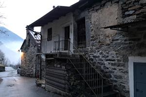 Casa baita di montagna con anditi e box