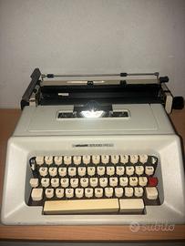 Macchina da scrivere olivetti