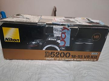 NIKON D5200-Caricabatterie+obiettivo