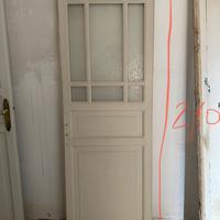 Porte antiche in legno e vetro