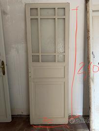 Porte antiche in legno e vetro