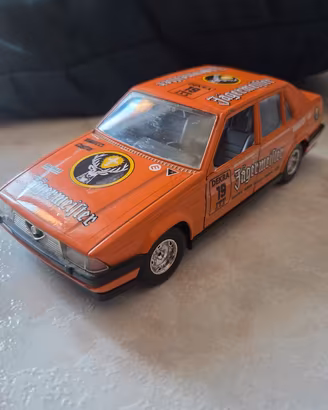 Bburago Alfa Romeo 75 codice 0119 scala 1/24