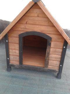 Cuccia per cani in legno