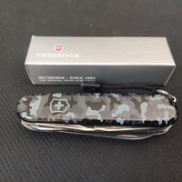 Victorinox Huntsman navy camo