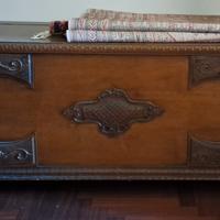 Panca con appendiabiti in legno