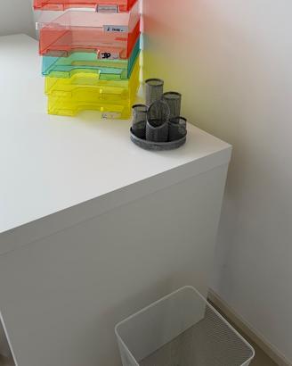 Scrivania IKEA MALM + Sedia IKEA + Set per ufficio