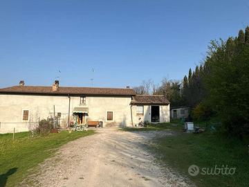 cascinale a Solferino diviso in tre appart