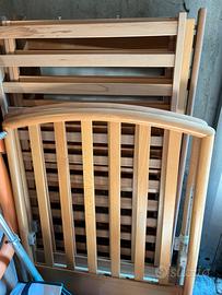 Lettino in legno con spondine regolabili