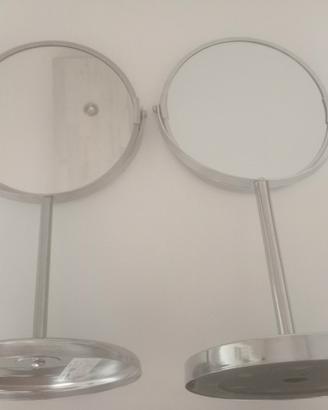 2 Specchi da trucco da tavolo ingranditori.