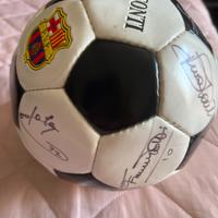 Pallone calcio con firme a pennarello autentiche