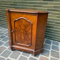 Mobile angolare di antiquariato in legno massello