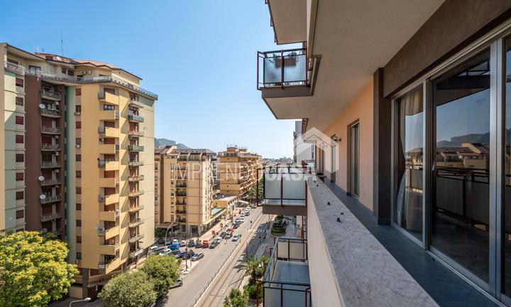 8 vani 255 mq 8° piano (non ultimo) Divisibile