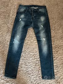 Jeans True Rise blu strappato