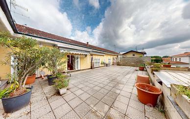 3 locali in centro a Varedocon ampio terrazzo!!!